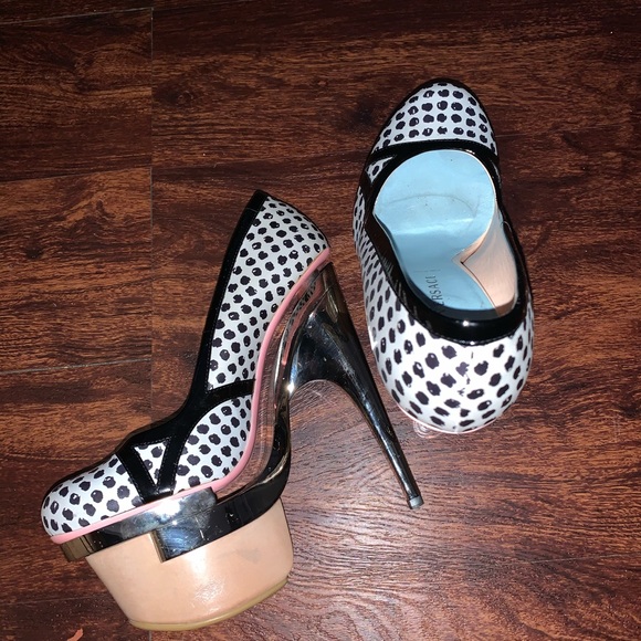 Shoes - Picture 4 of 4